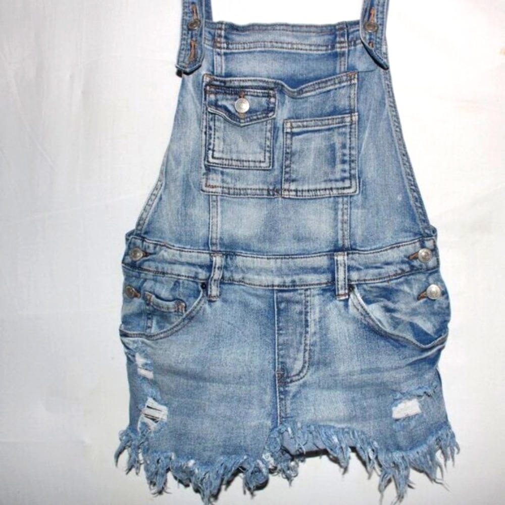 Overall Shorts Juniors 9 – Frayed Hem, Adjustable Almost Famous Distressed Denim